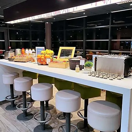 Ibis Budget Geneve Genis Pouilly 圣热尼普伊
